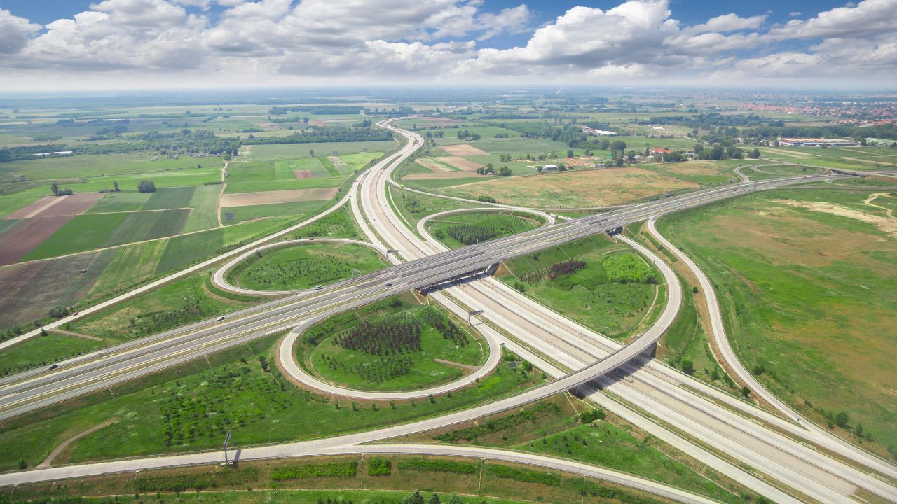 Rodovias de seis estados ganham mais 20 pontos de parada e descanso para caminhoneiros